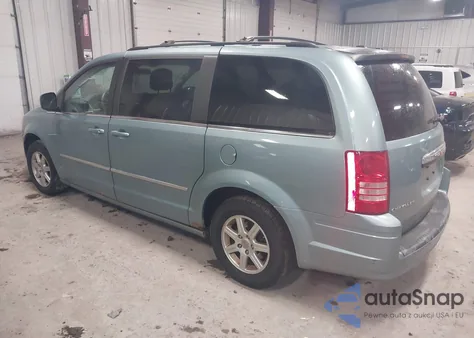 2010 Chrysler Town & Country Touring z USA, uszkodzony, nr VIN 2A4RR5D12AR428246